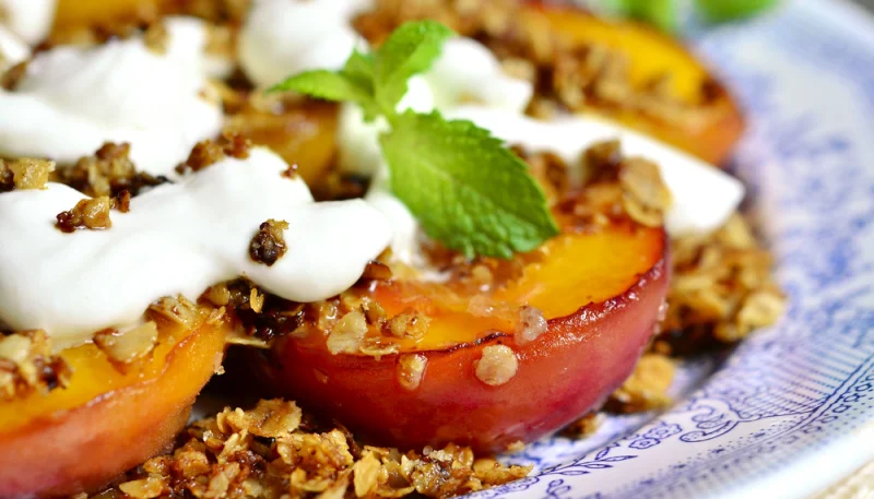 Melocotones dulces horneados