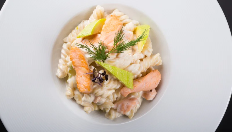 Pasta con salmón y calabacín