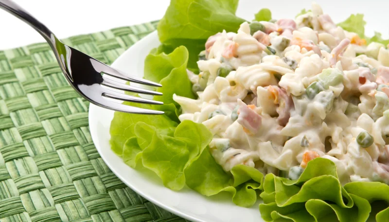 Pasta fría con cangrejo