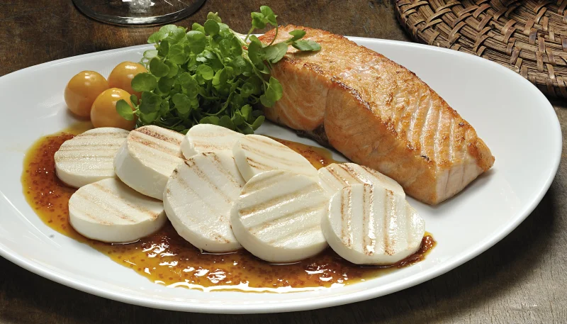 Salmón con palmitos