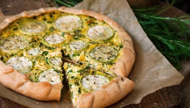 Tarta de calabacín y queso feta