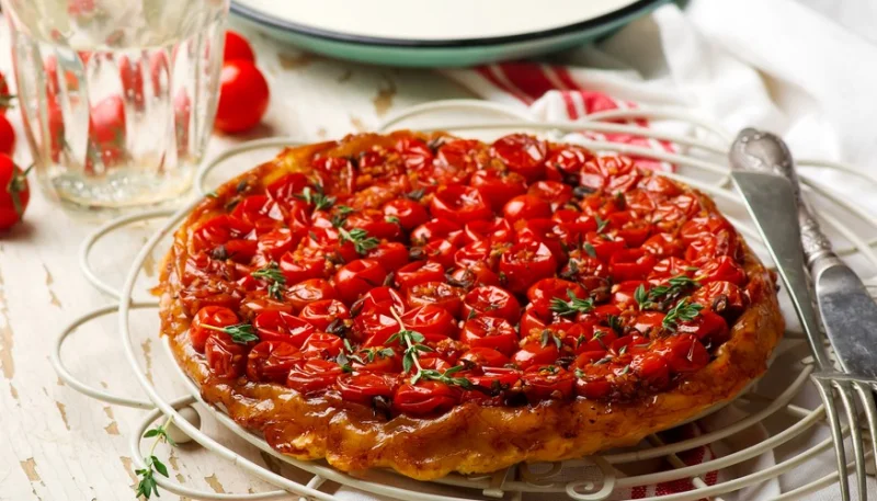 Tarta tatin de tomate y mostaza