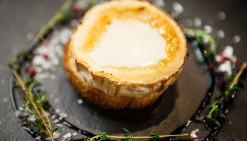 Tostada con queso de cabra y miel