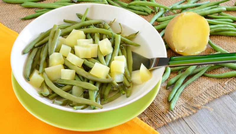 Vainas con patatas y jamón