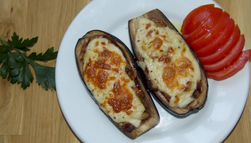 Berenjenas rellenas con bacon y bechamel