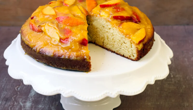 Bizcocho con nectarinas