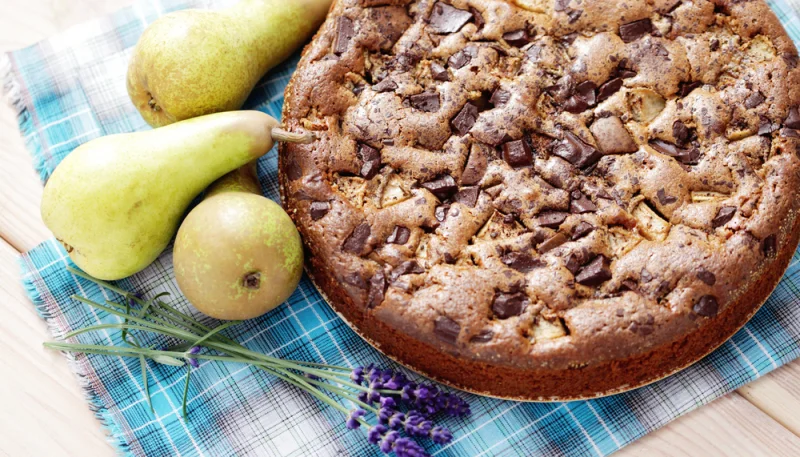 Bizcocho de peras, nueces y chocolate