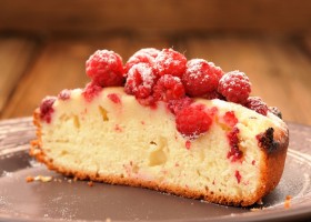 Bizcocho de ricotta y frutos rojos