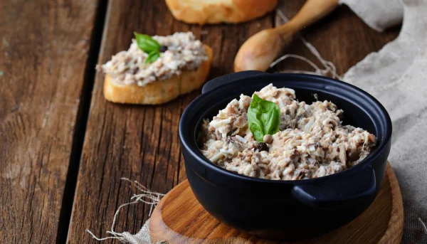 Ensalada de atún y huevo