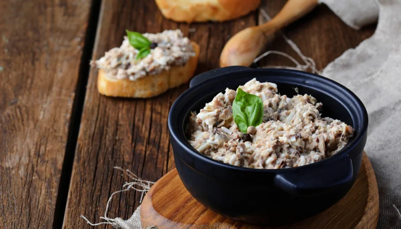 Ensalada de atún y huevo