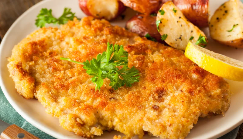 Escalopes de cordero con salsa de yogur y menta