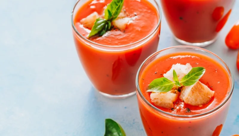 Gazpacho de tomate y fresas