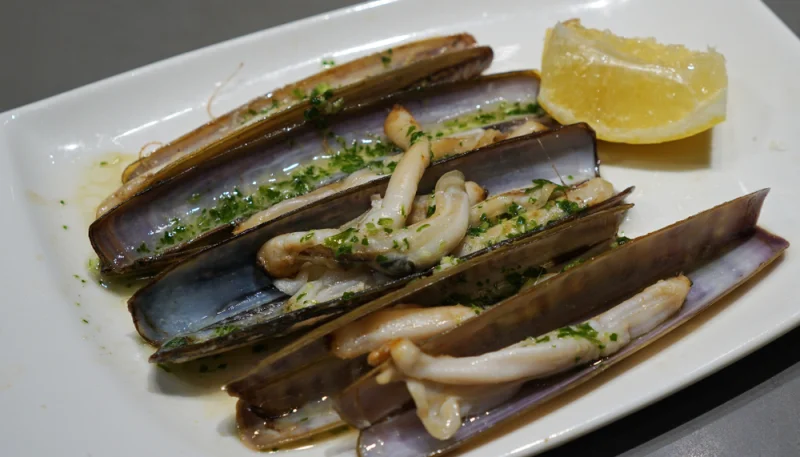 Navajas en salsa verde