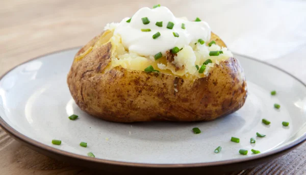 Patatas asadas con crema de trufa
