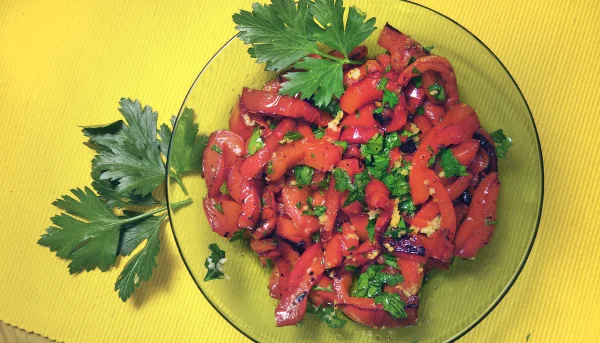 Pimientos fritos con ajo y perejil