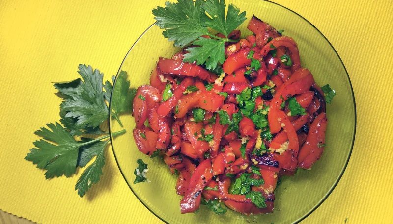 Pimientos fritos con ajo y perejil