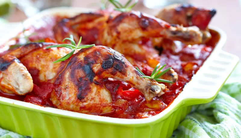 Pollo al ron con tomate