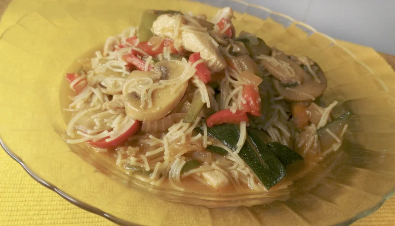 Pollo con verduras al estilo asiático