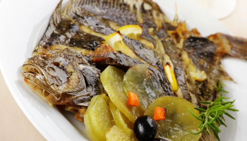 Rodaballo al horno con patatas