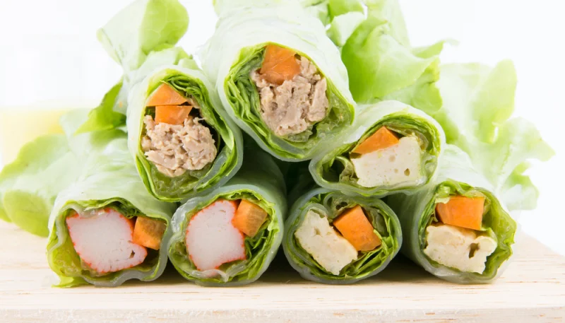 Rollos de atún y lechuga