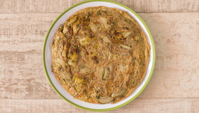 Tortilla francesa con alcachofas