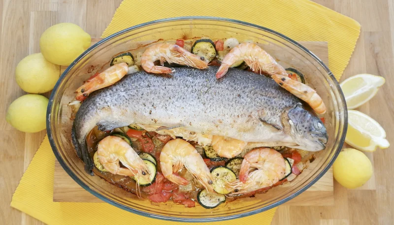 Trucha con verduras al horno