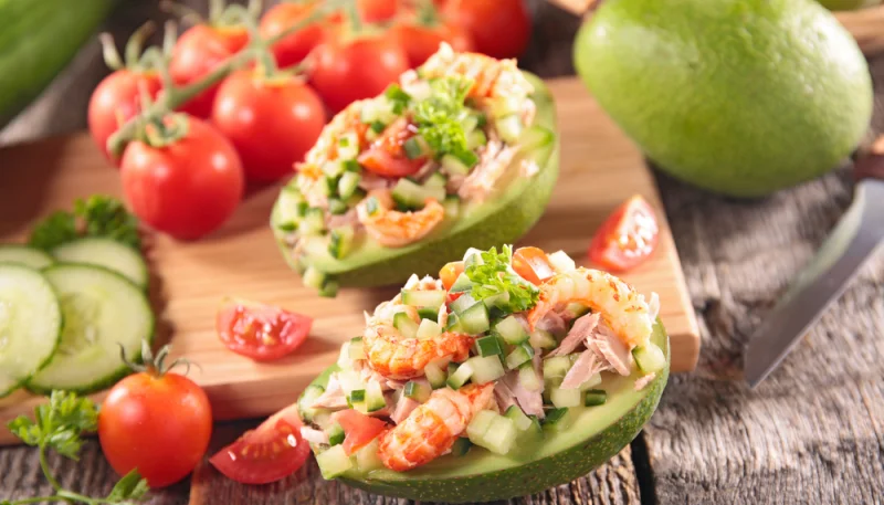 Aguacate relleno de gambas
