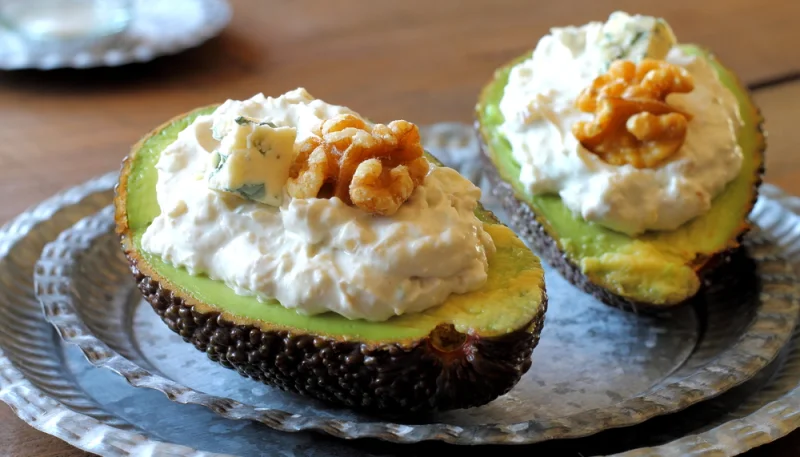 Aguacate relleno de queso