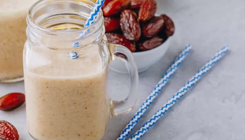 Batido de dátiles y plátanos