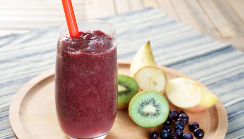 Batido de kiwi y arándanos