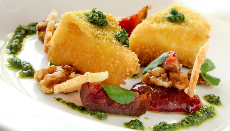 Camembert frito con frambuesa