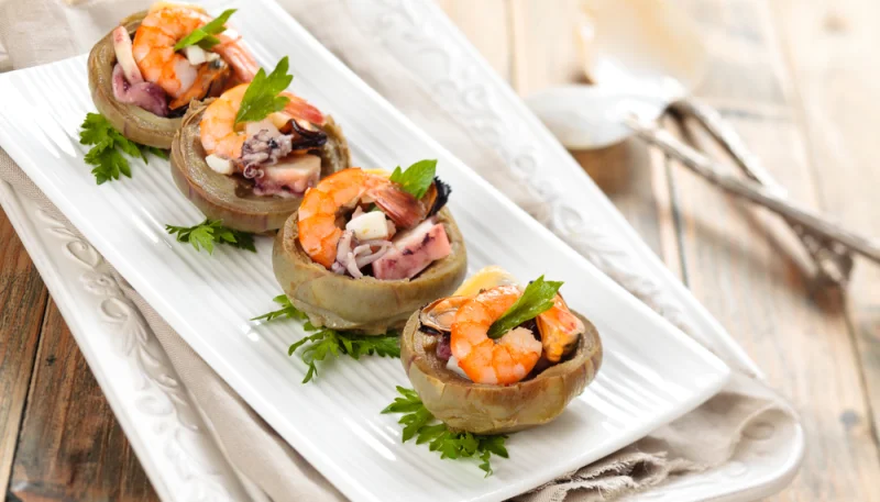 Corazones de alcachofas rellenos de marisco