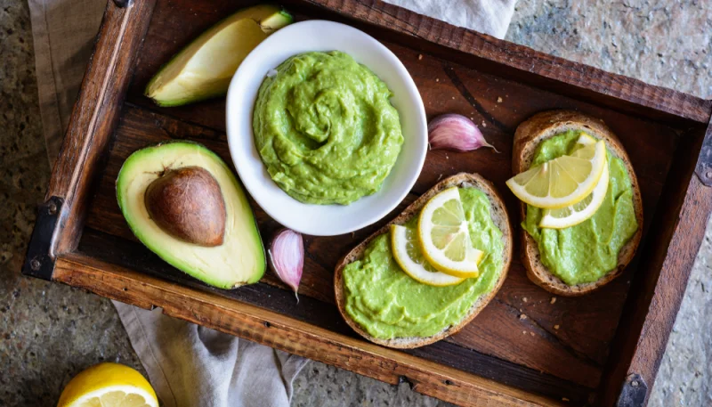 Dip de aguacate y atún