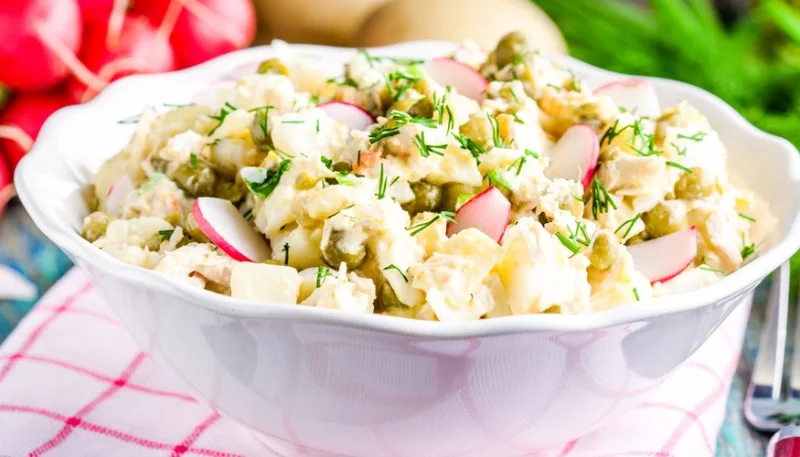 Ensalada de patatas con rábanos