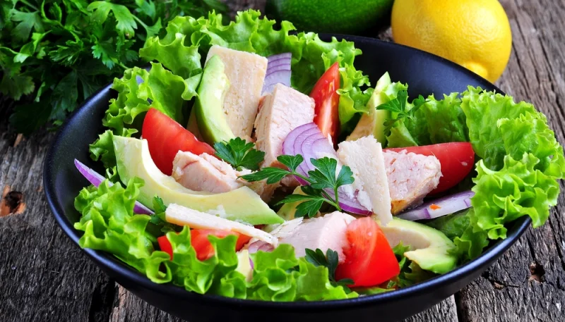 Ensalada de ventresca con aguacate