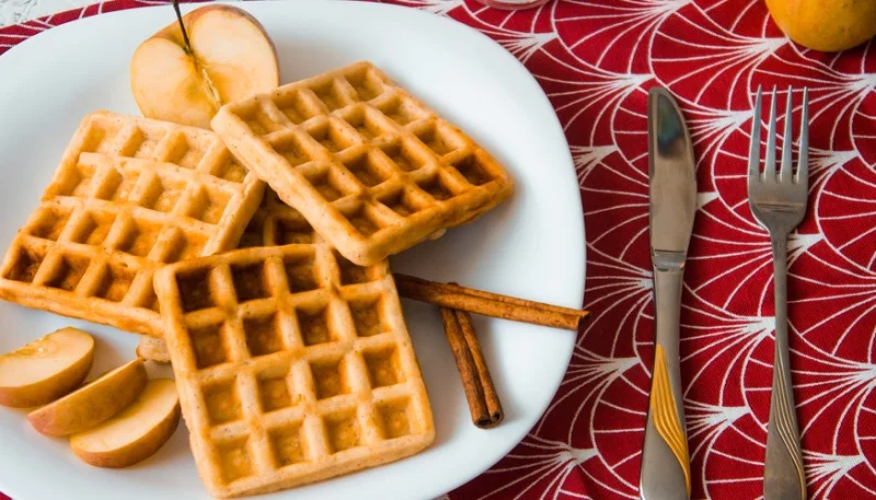 Gofres con compota de manzana
