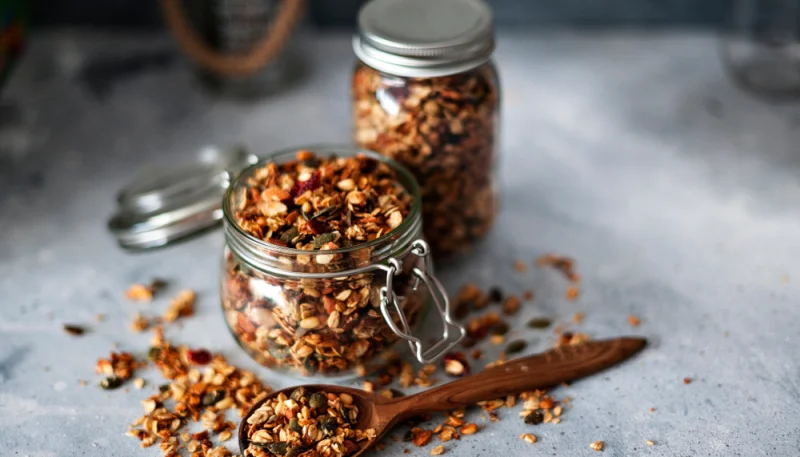 Granola casera de coco y mango