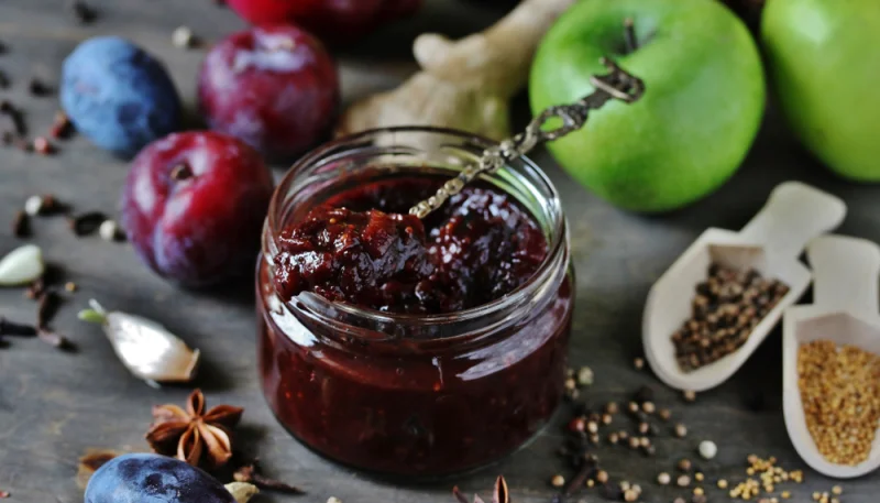 Mermelada de ciruelas y manzanas