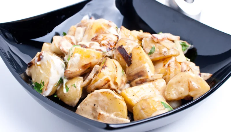 Patatas a la crema con cebolla y bacon