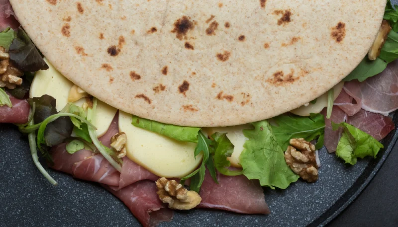 Piadina de jamón de Parma y queso