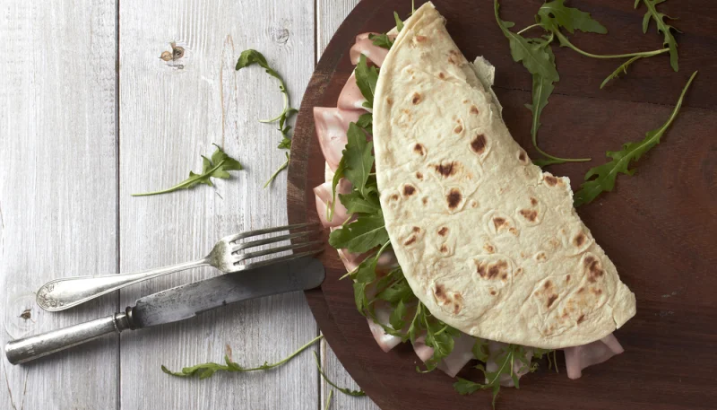 Piadina de mortadela y rúcula