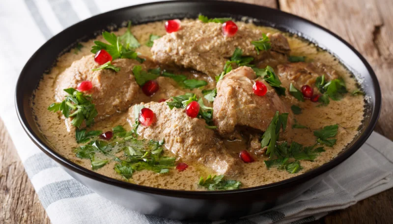 Pollo en salsa de nueces