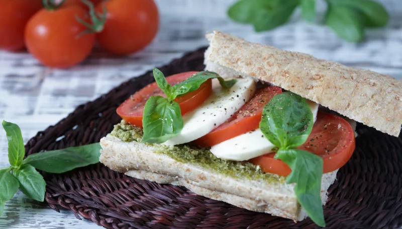 Sándwich caprese con pesto