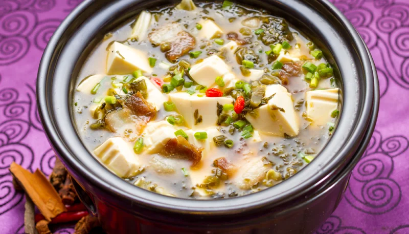 Sopa de vegetales y tofu rápida