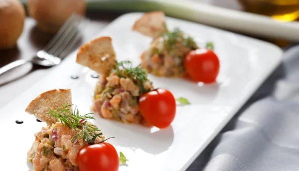 Tartar de atún con manzanas