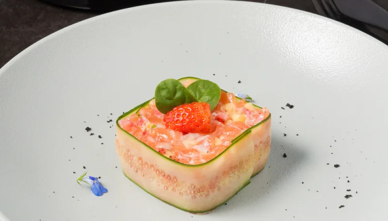 Tartar de salmón con piña