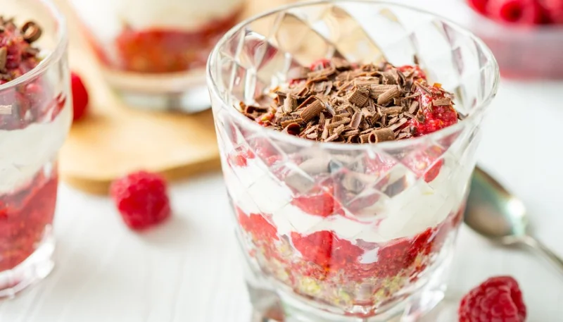 Tiramisú de frambuesas con cacao