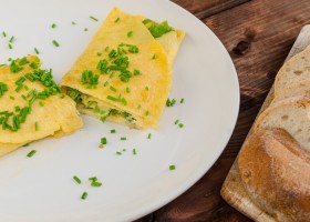 Tortilla francesa con albahaca