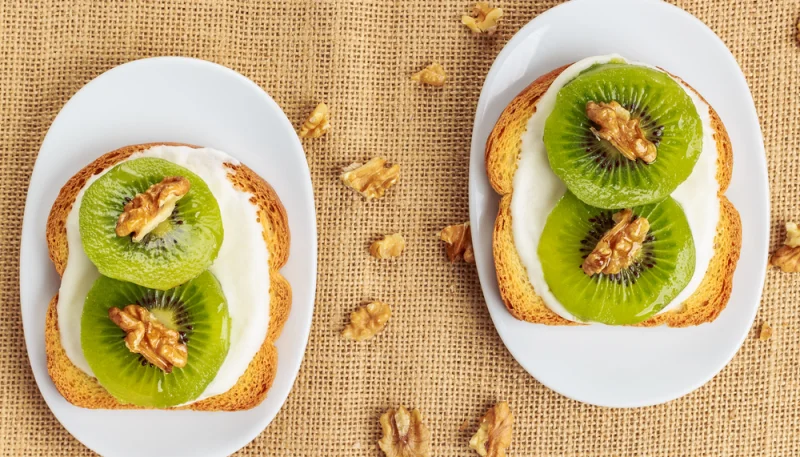 Tostadas con kiwi