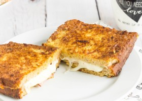 Tostadas de huevo y queso